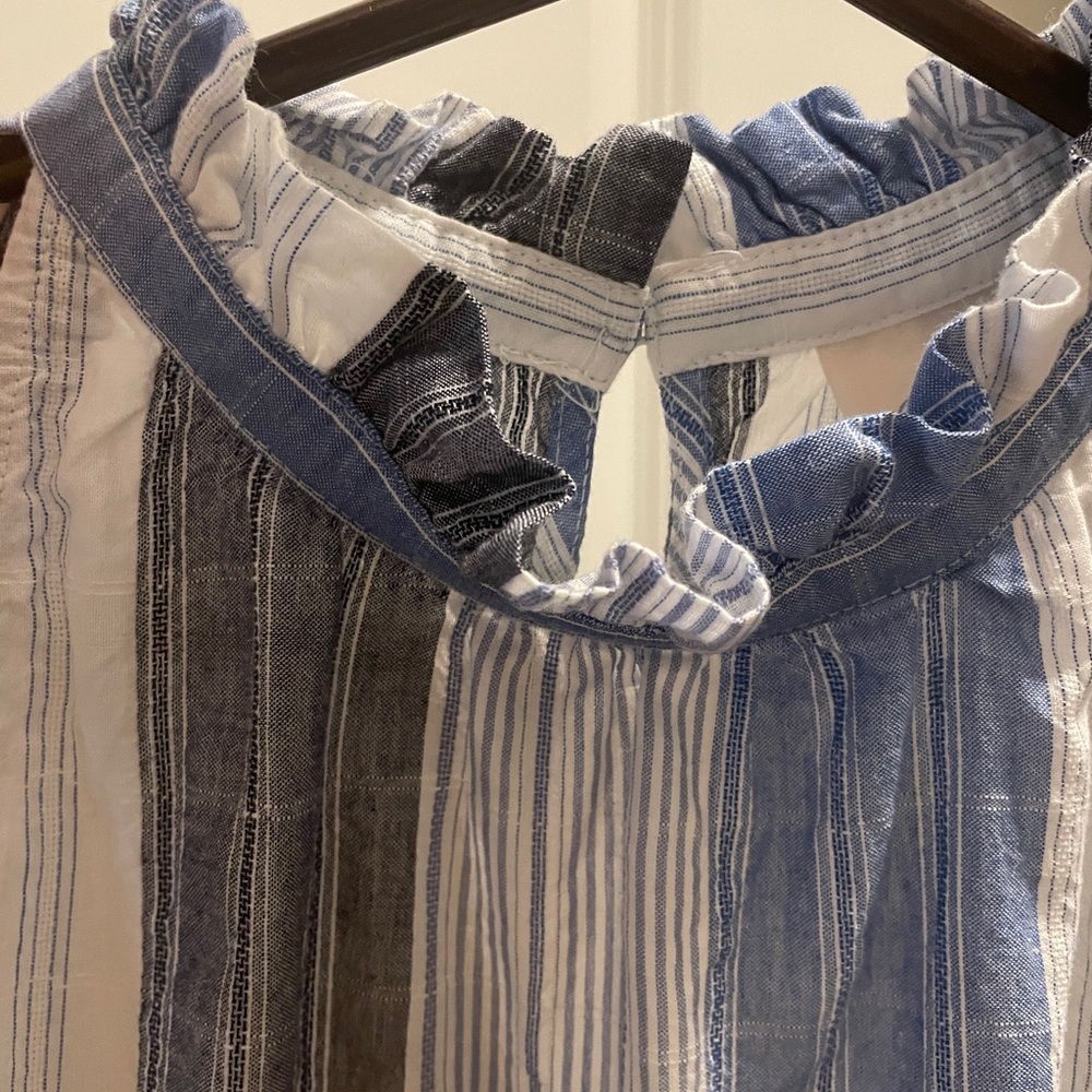 Universal Thread ladies top size L sleeveless